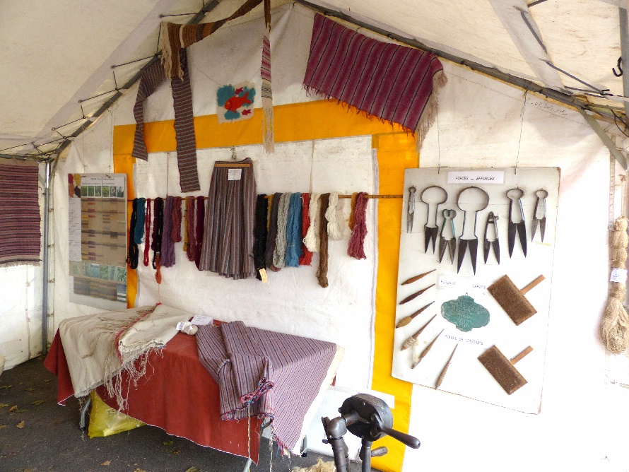 Exposition sur le travail de la laine : tissage et teintures vgtales